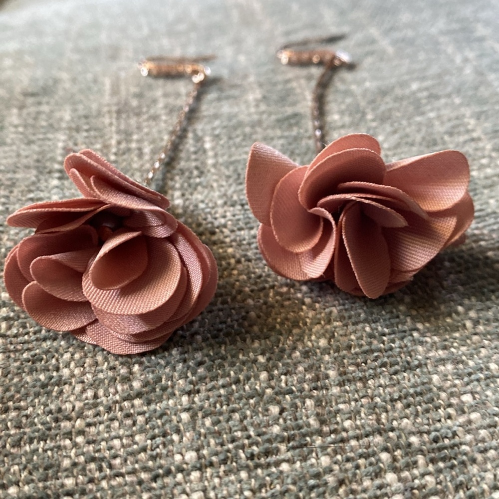 Beautiful floral INC earrings - Picture 3 of 6